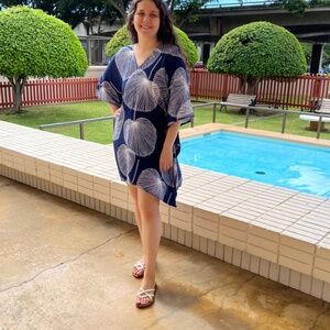 One size short kaftan with lotus leaf pattern. Navy blue color